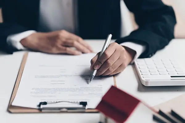 南华大学 何某某简介